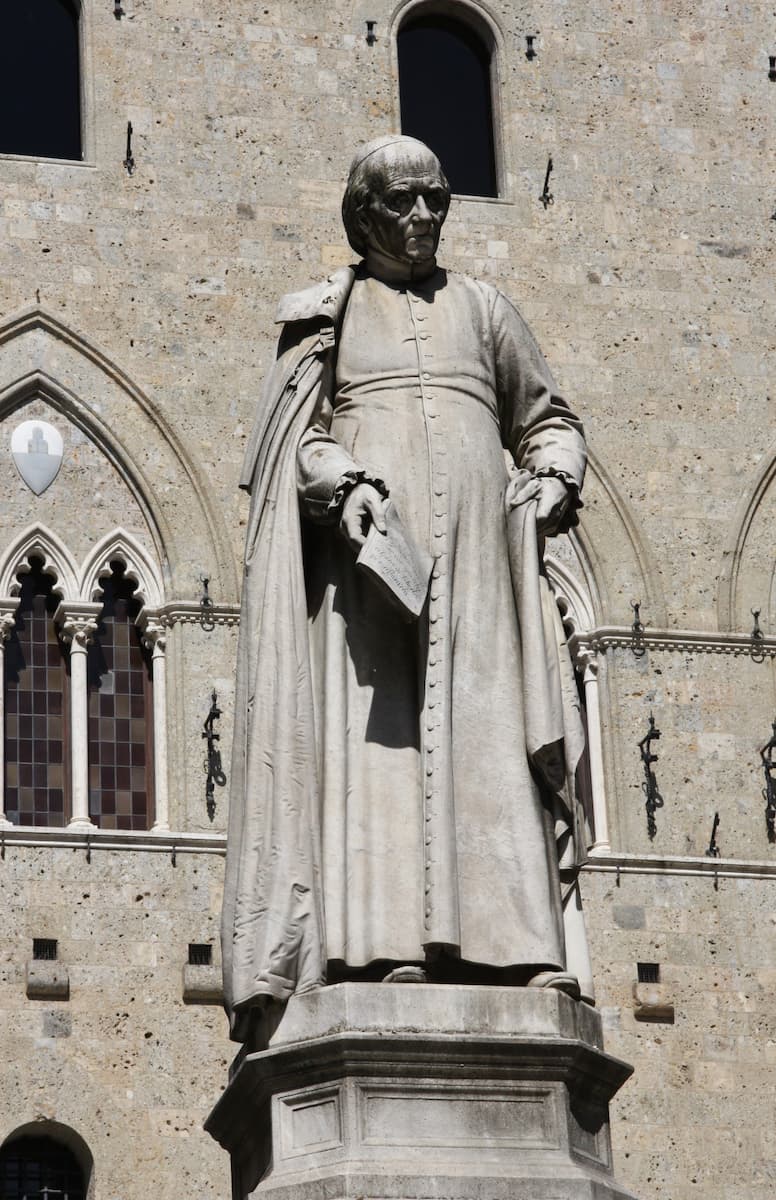 Sienne en Toscane statue de Sallustio Bandini