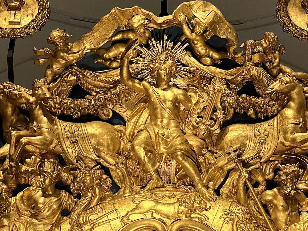 Paris - Musée de la Marine : détail du décor de poupe de la galère Reale