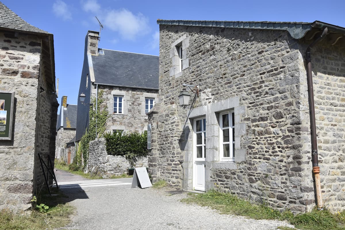 Normandie Regnéville : le village de granit