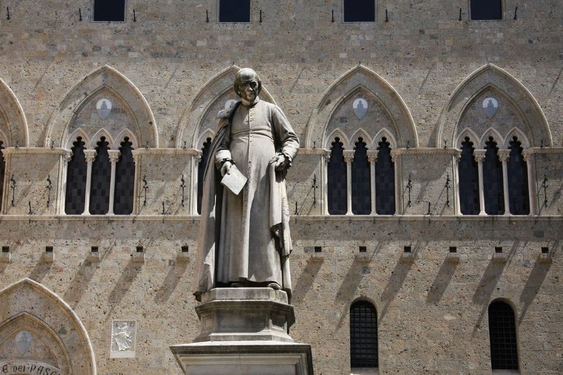 Italie Sienne statue de Sallustio Bandini