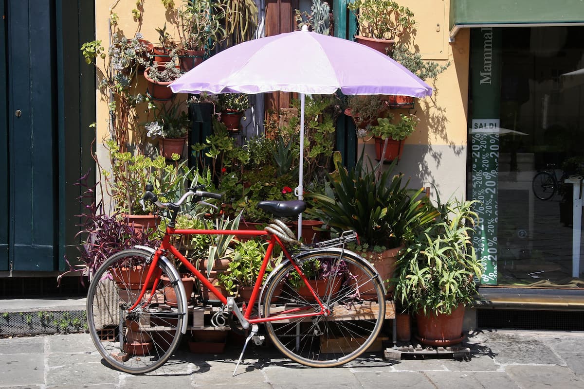 Place de l'amphithéâtre de Lucca en Toscane