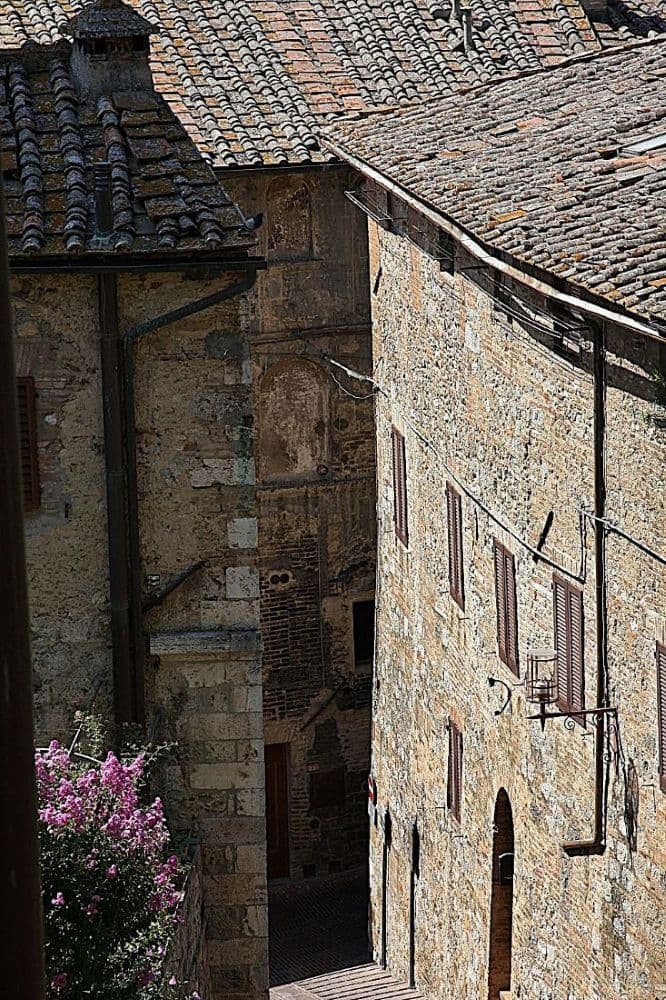 Le village médiéval de San en Toscane