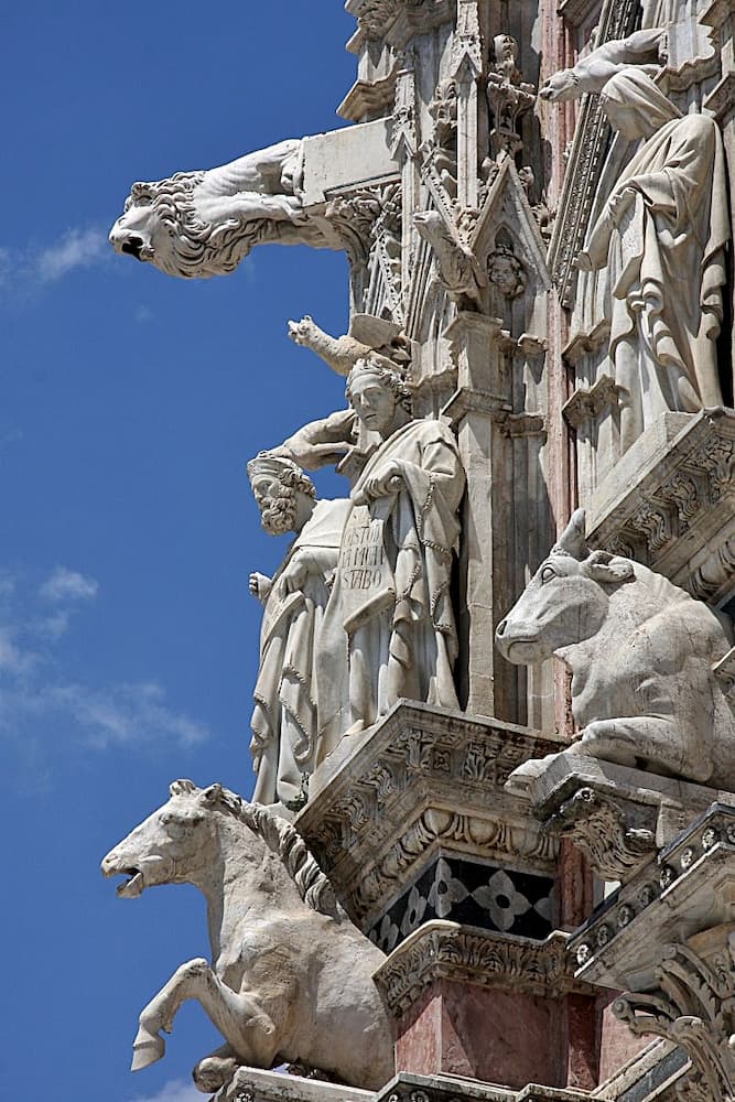 Sculptures de la façade de la cathédrale de Sienne