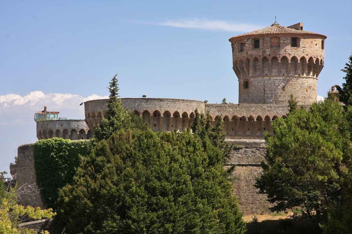 Italie Remparts de Volterra en Toscane