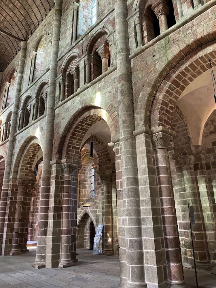Normandie Nef romane de l'abbaye du Mont-Saint-Michel