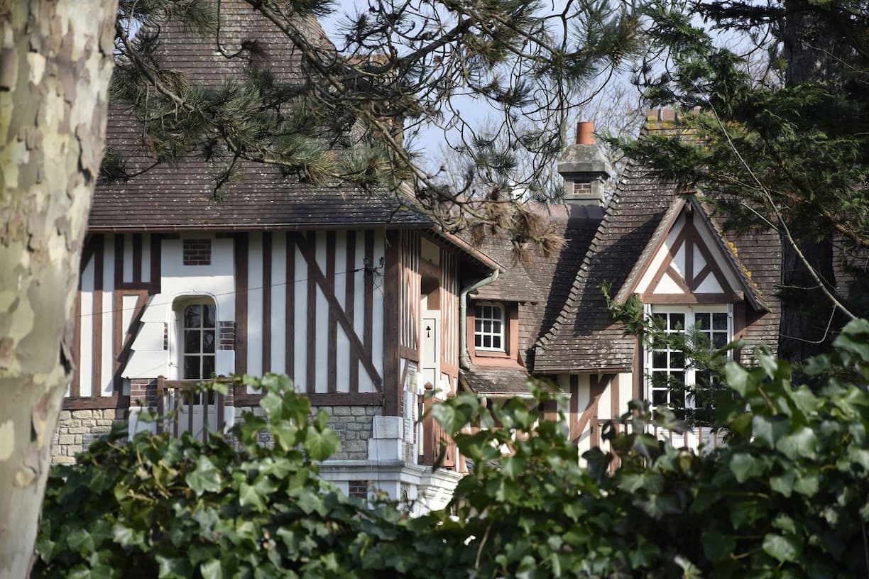 Villa cachée dans son jardin à Cabourg en Normandie 