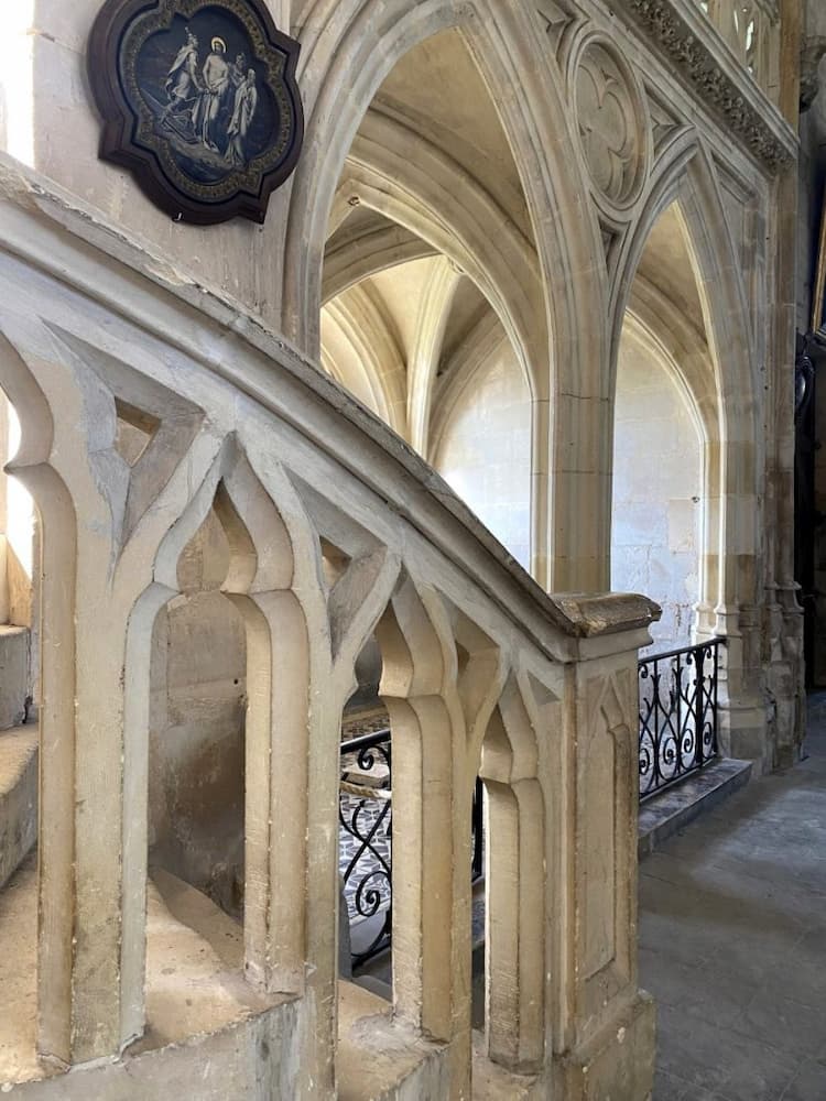 Dives-sur-mer intérieur de l'église Notre-Dame Normandie