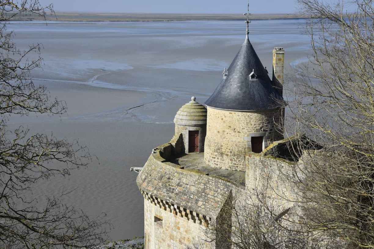 Remparts du Mont-Saint-Michel en Normandie 