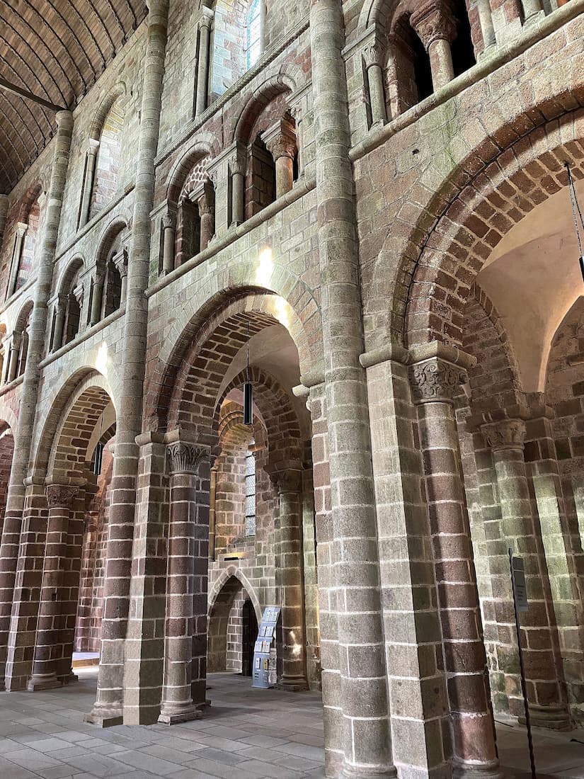 Normandie Nef romane de l'abbaye du Mont-Saint-Michel