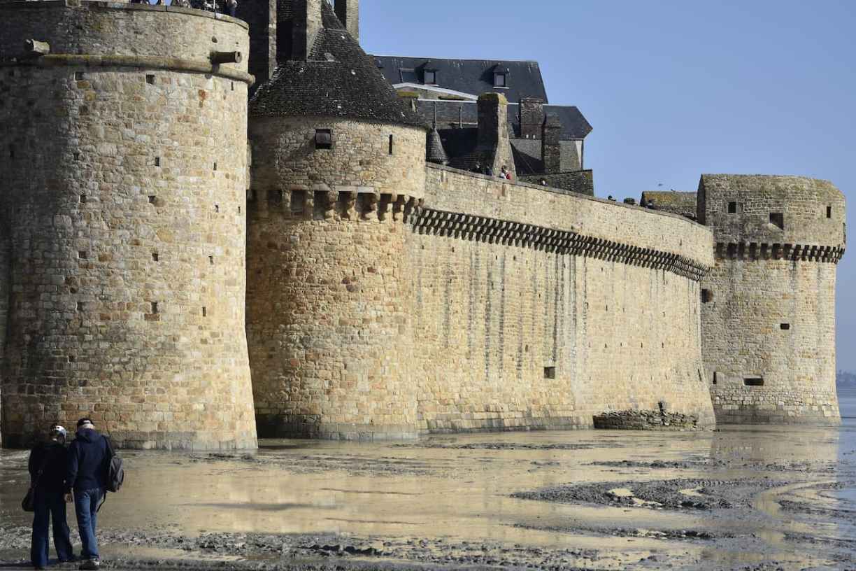 Remparts du Mont-Saint-Michel en Normandie 