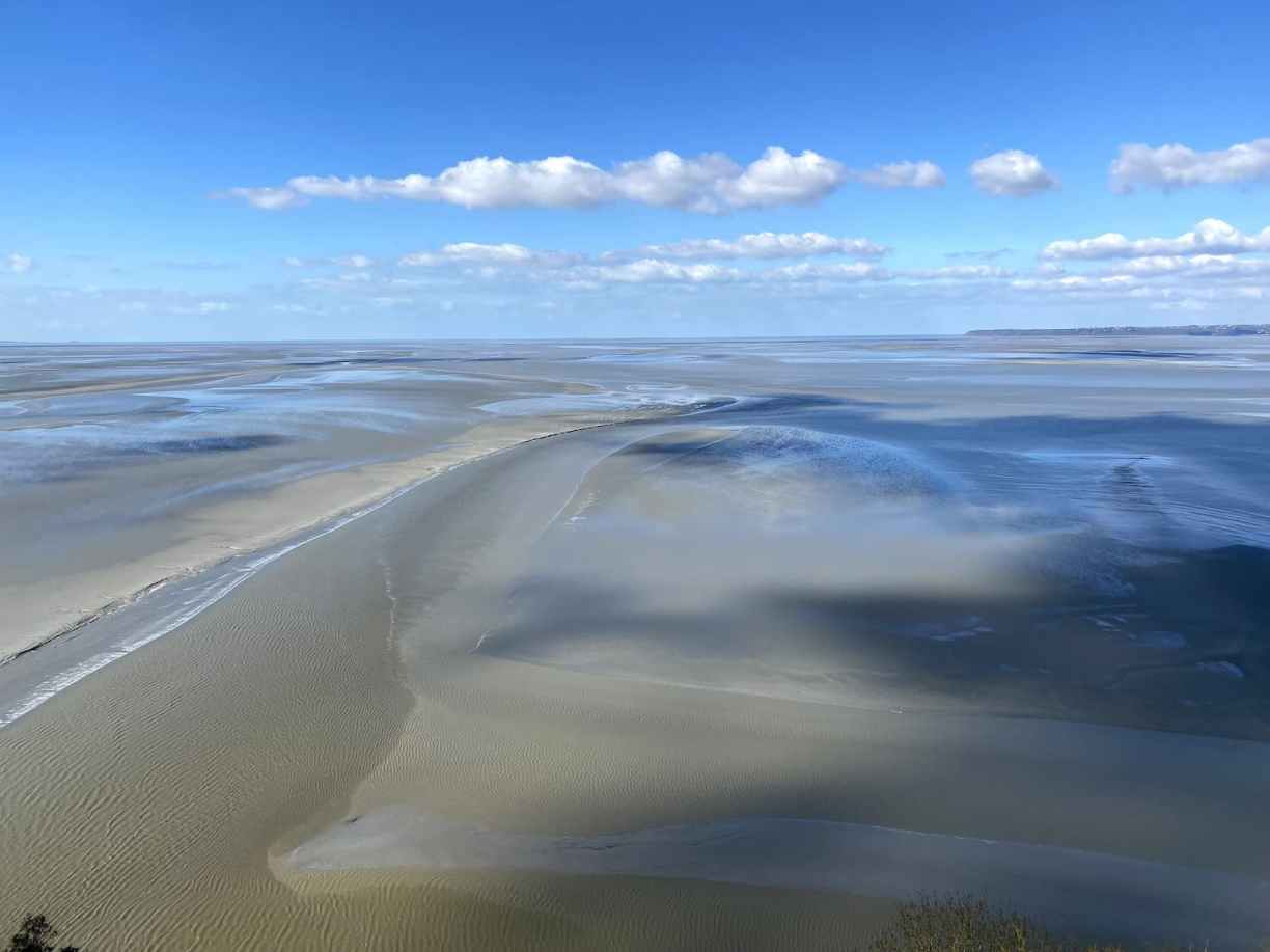 Mont-Saint-Michel en Normandie  et sa baie