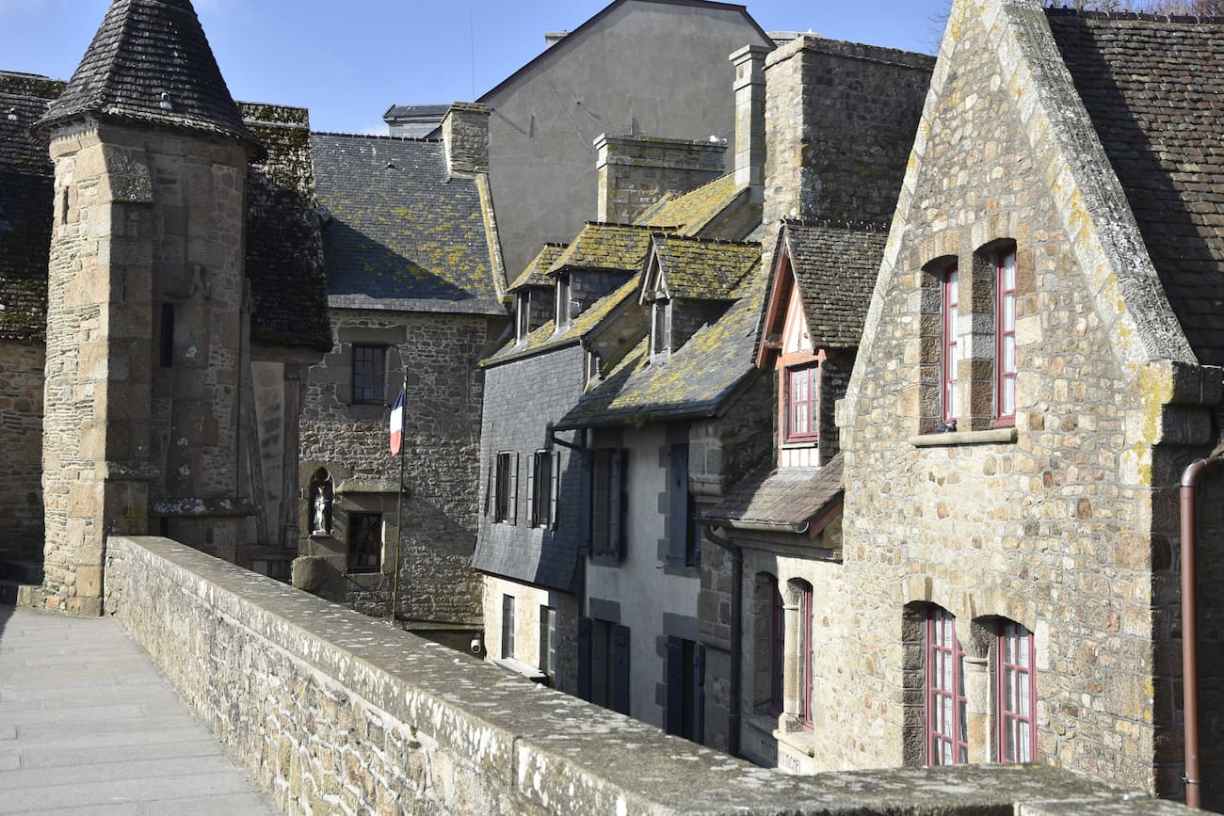 Normandie chemin de ronde remparts au Mont-Saint-Michel 