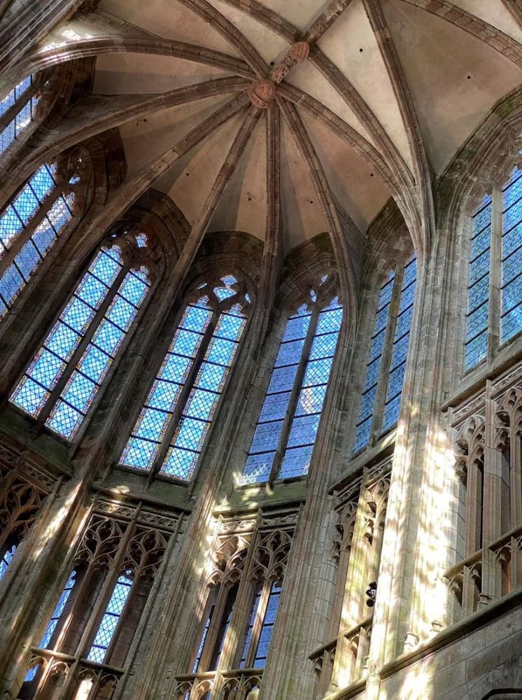 Choeur gothique du Mont-Saint-Michel en Normandie 