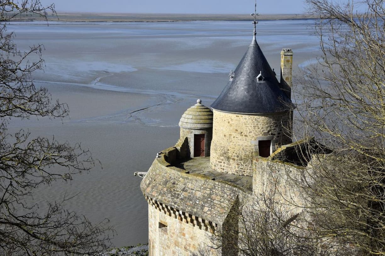 Remparts du Mont-Saint-Michel en Normandie 