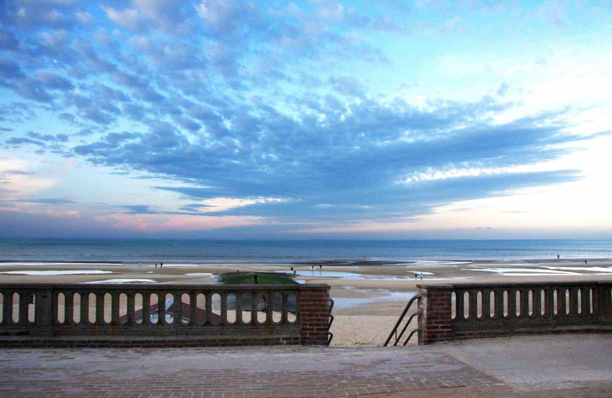 Fin de journée à Cabourg en Normandie 