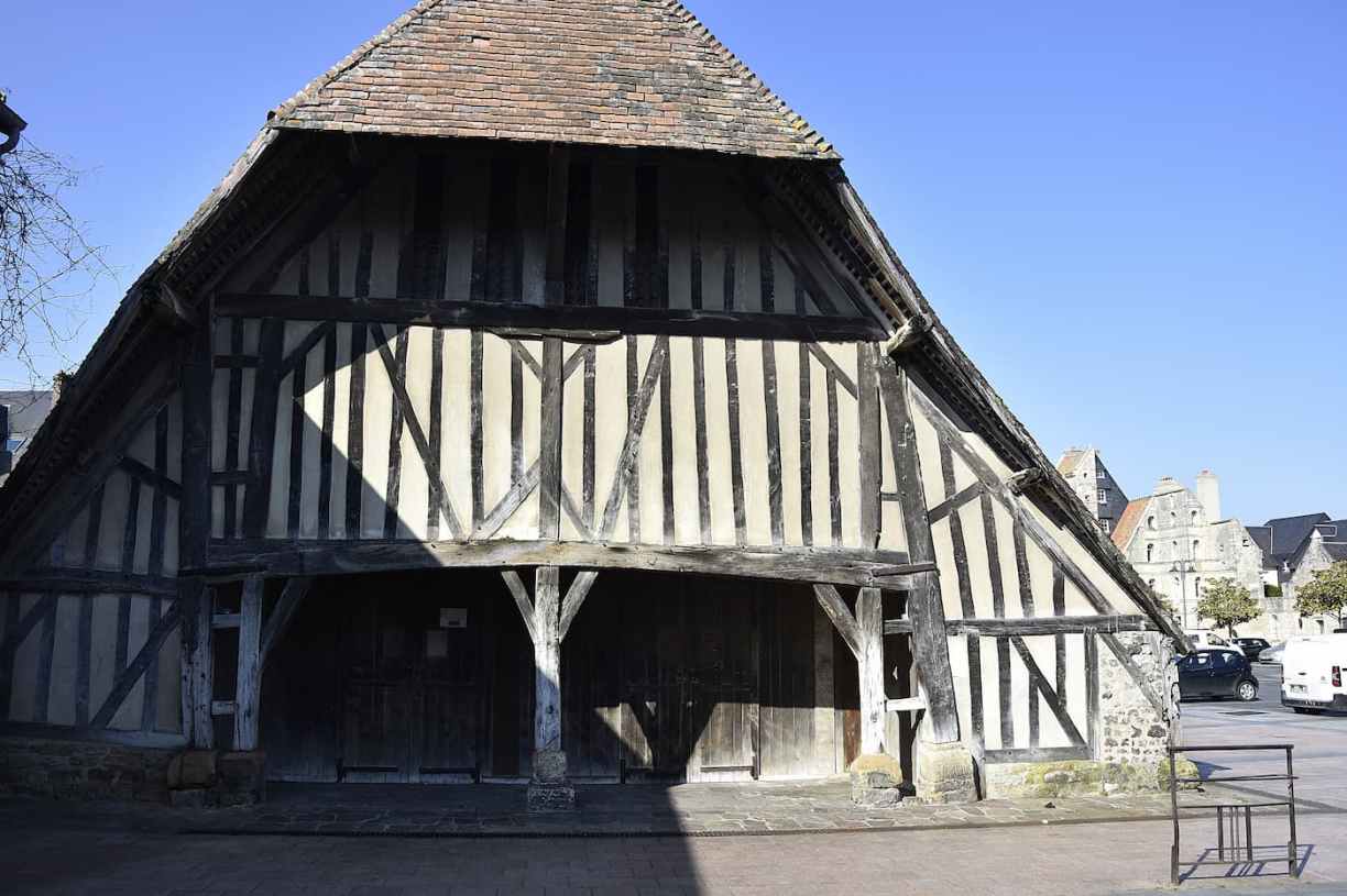 Halle médiévale à Dives-sur-mer en Normandie