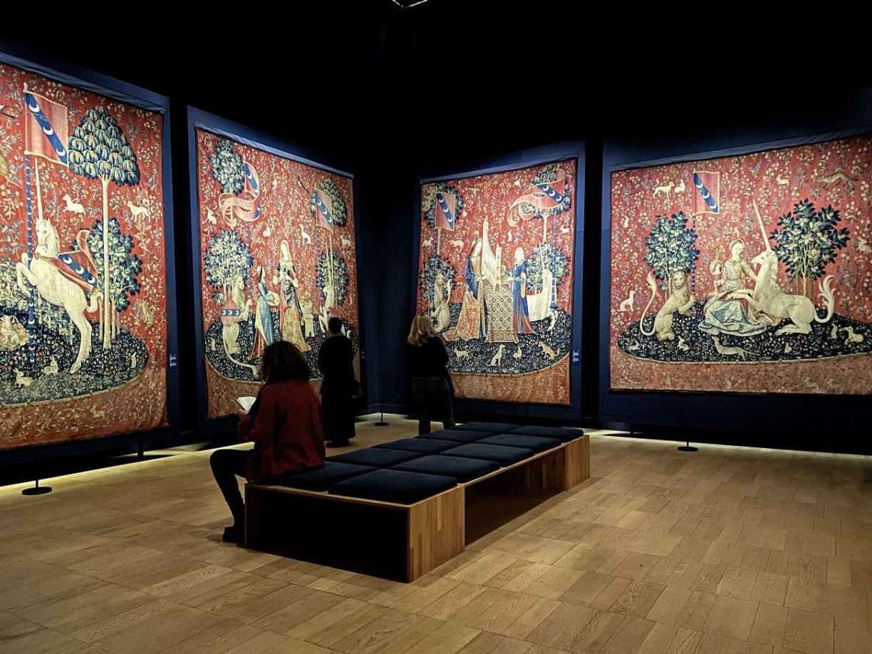Paris - Musée de Cluny : salle des tapisseries de la Dame à la licorne