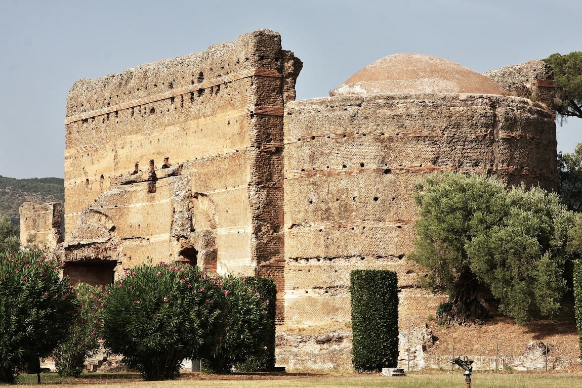Rome Tivoli salle des philosophes de la villa d'Hadrien