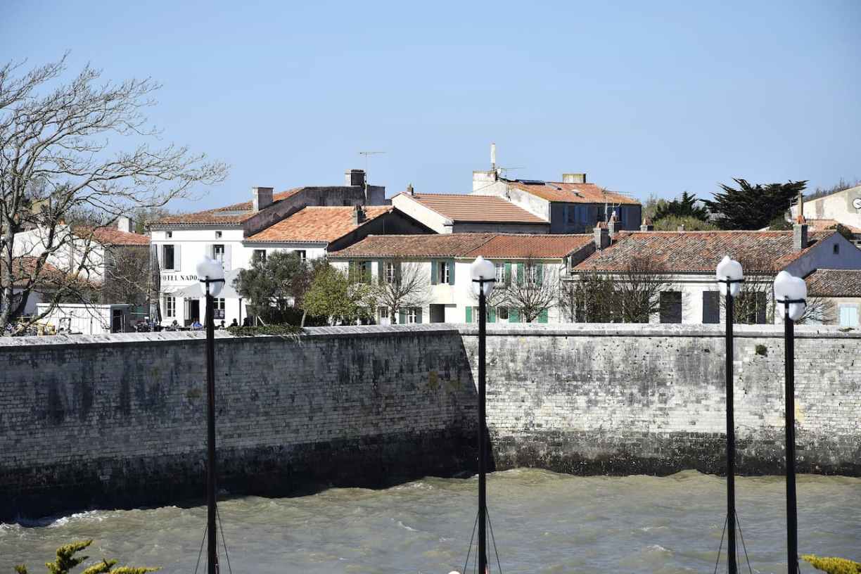 Charente-Maritime Ile d'Aix le village derrière les remparts