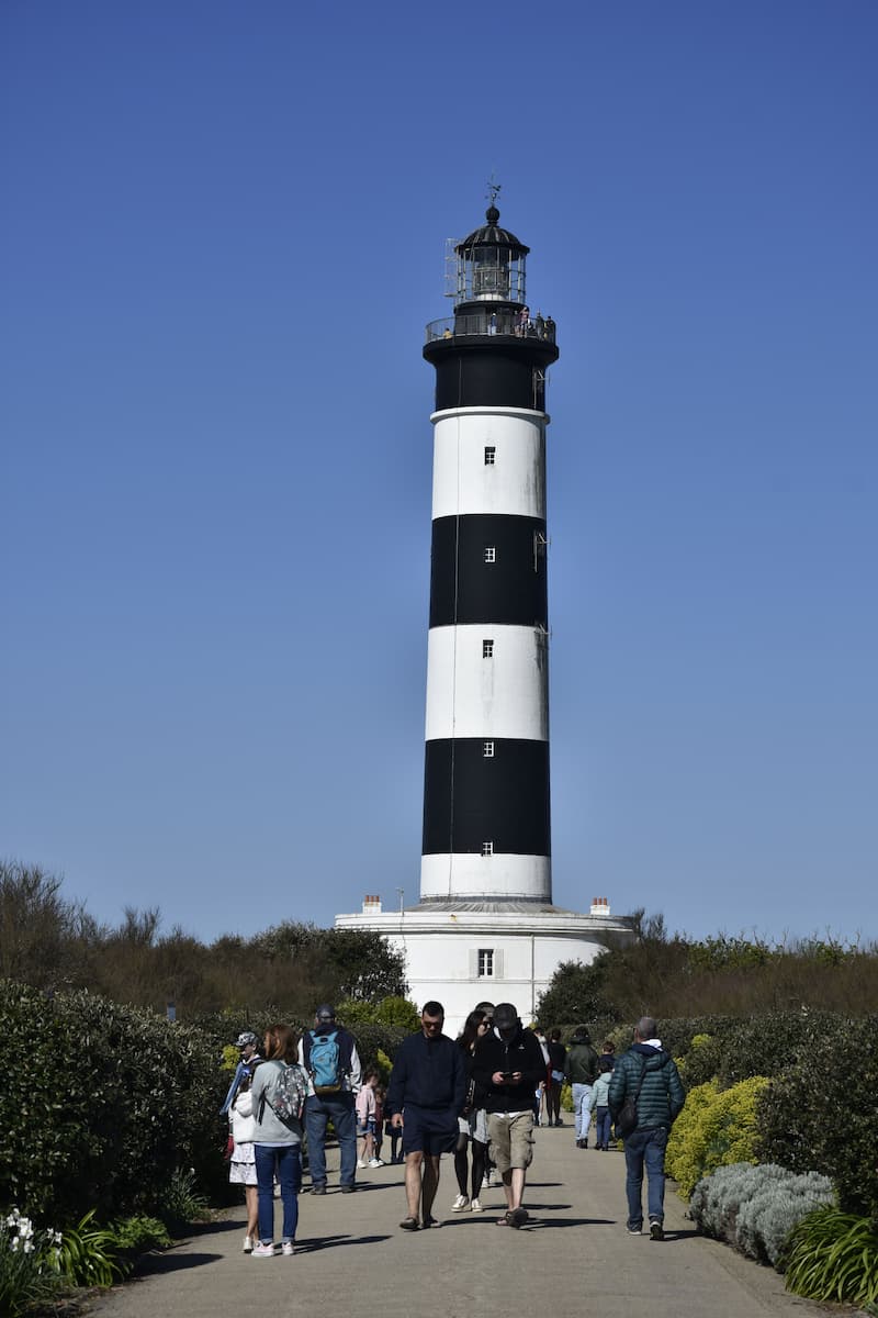 Charente-Maritime Oléron touristes au phare de Chassiron