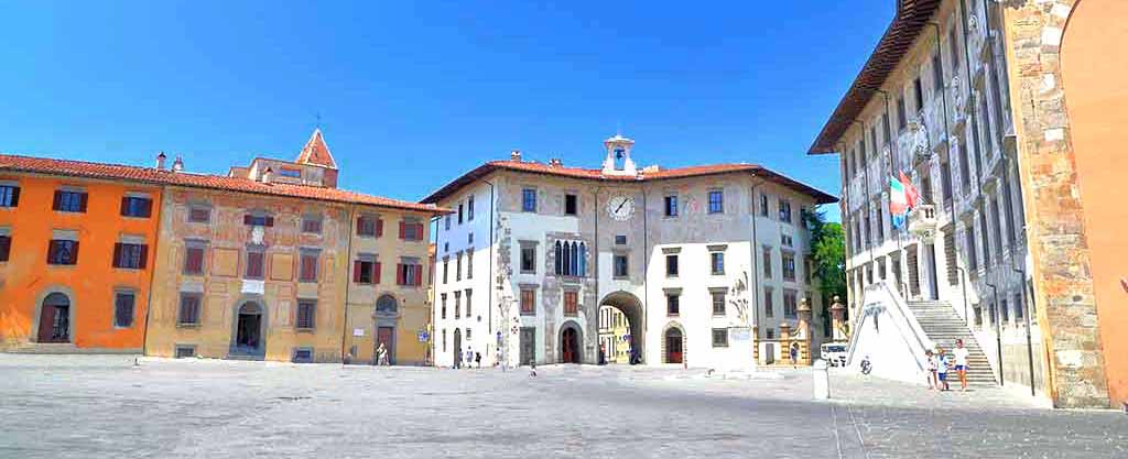 La Piazza delle Vettovaglie à Pise en Toscane