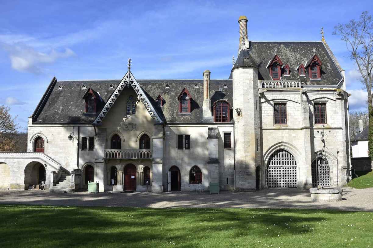 Normandie : la porterie de Jumièges