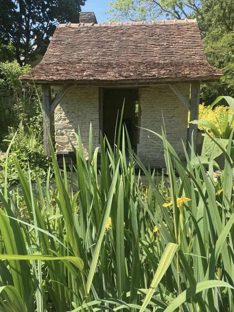 Normandie Cambremer lavoir des Jardins du Pays d'Auge