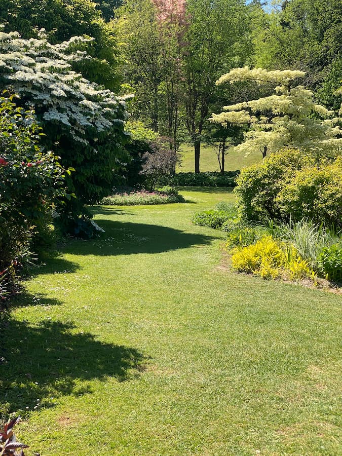 Normandie Cambremer allée des Jardins du Pays d'Auge