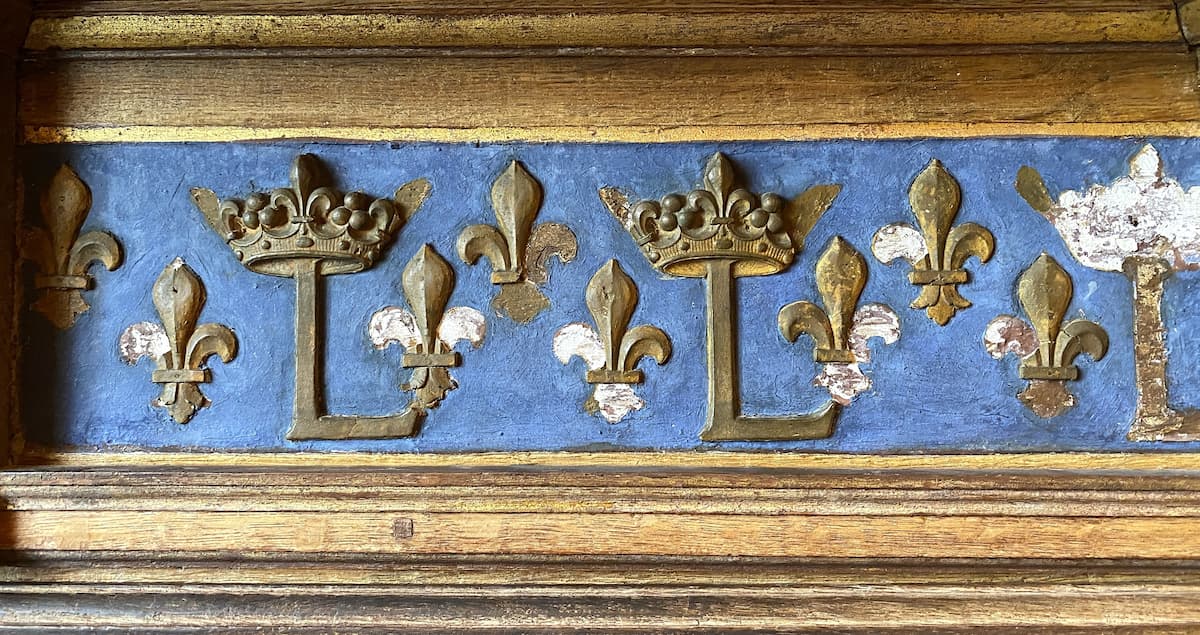 Emblème du roi de France au château de Beauregard Val de Loire Blois