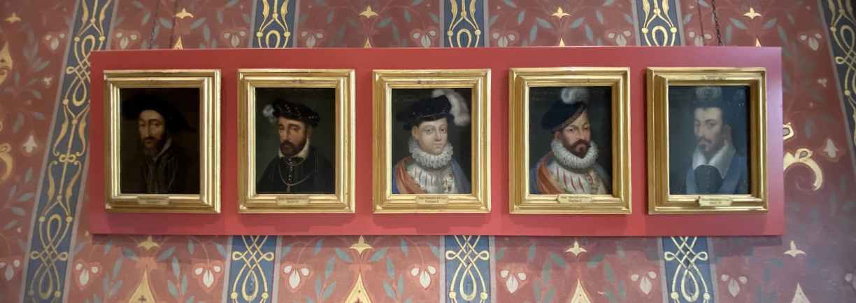 Châteaux de la Loire galerie de la reine château de Blois portraits