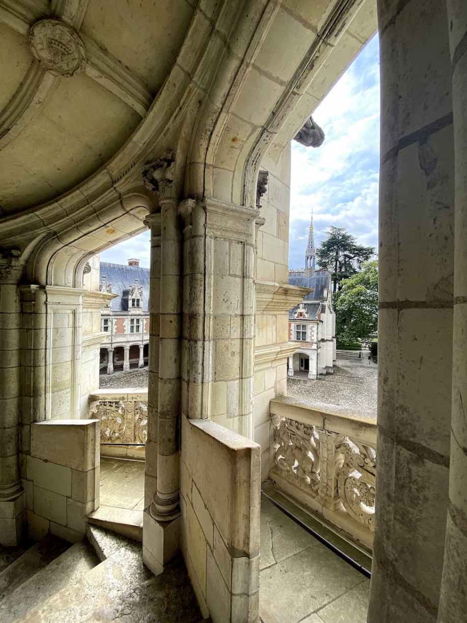Châteaux de la Loire intérieur de la tour Renaissance du château de Blois