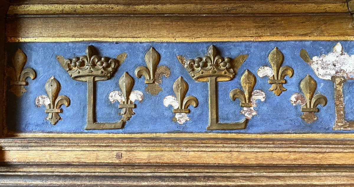 Emblème du roi de France au château de Beauregard Val de Loire Blois