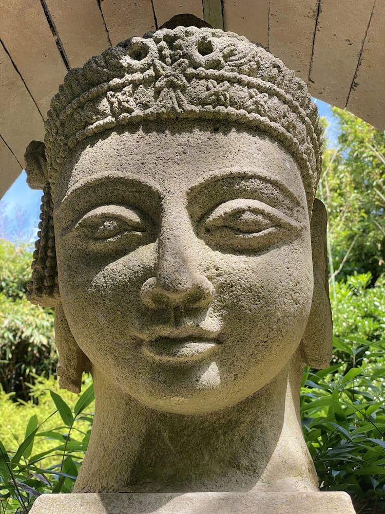 Normandie Jardin botanique de Vauville statue asiatique