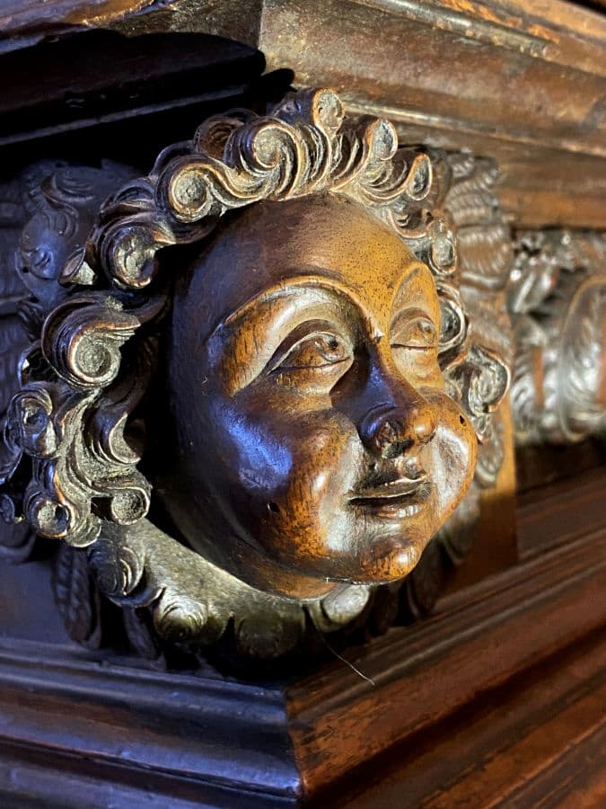 Meuble XVIIe siècle château de  Beauregard Blois Val de Loire 