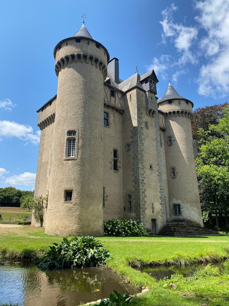 Creuse château de Chezotte vu du parc
