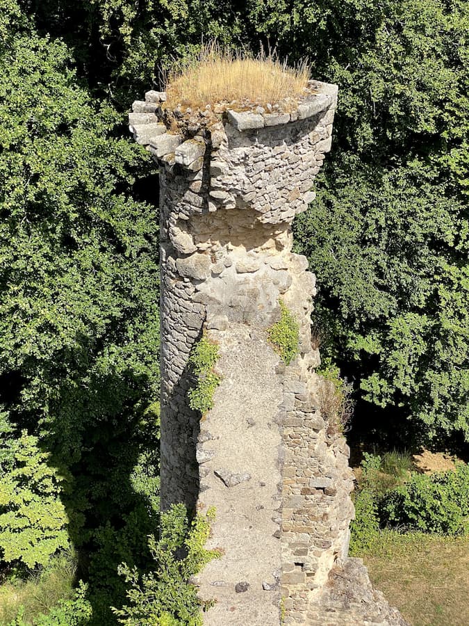 Creuse tour du château de Montaigut-le-Blanc