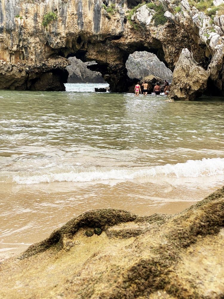 Espagne Asturies plage de la cueva del mare