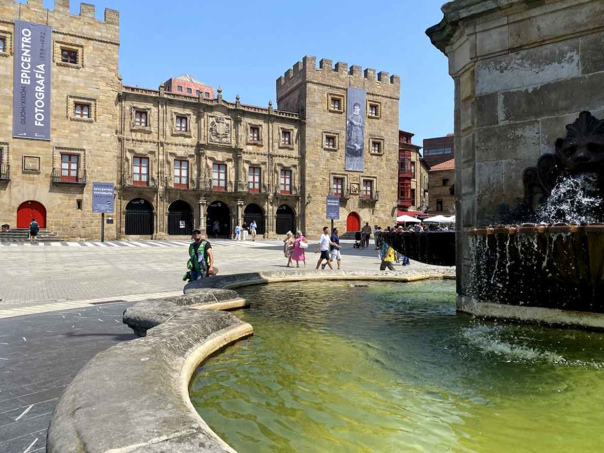 Espagne Asturies Gijon place de la constitution