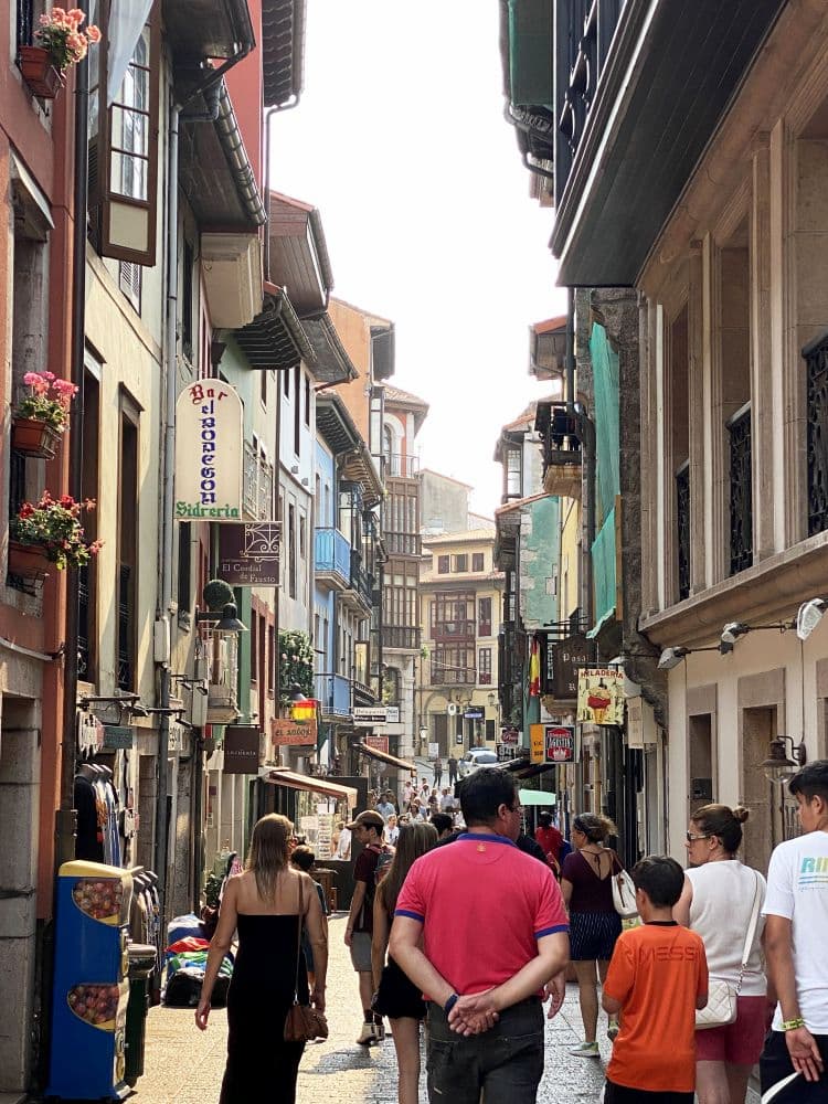 Espagne Asturies centre historique Llanes