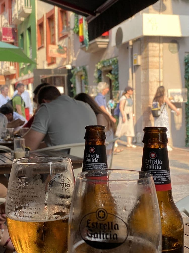 Espagne Asturies centre animé de Llanes 