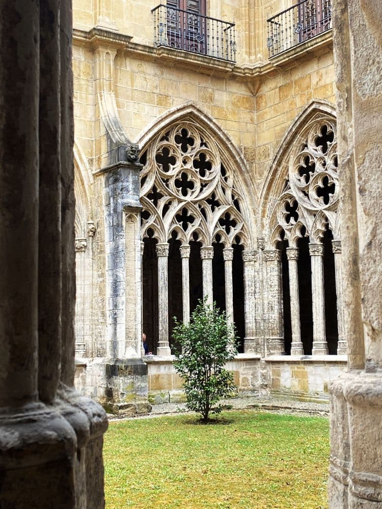 Espagne Asturies cloître de la cathédrale Oviedo