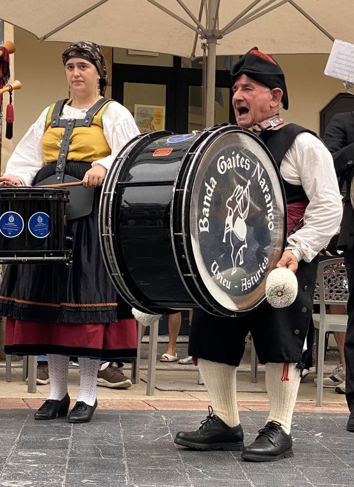 Espagne Asturies Oviedo fanfare