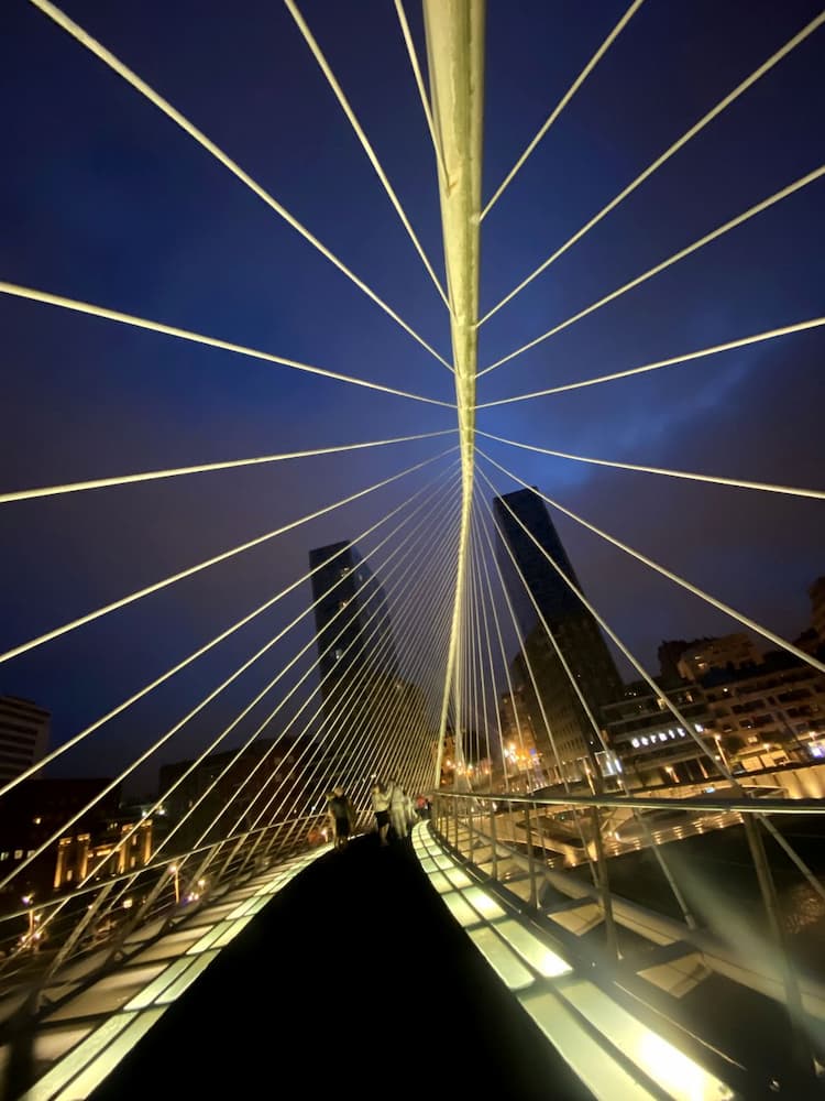 Bilbao pont Zubizuri