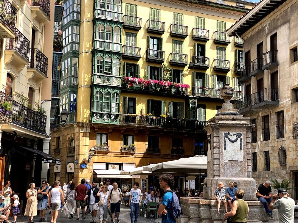 Bilbao place de la cathédrale