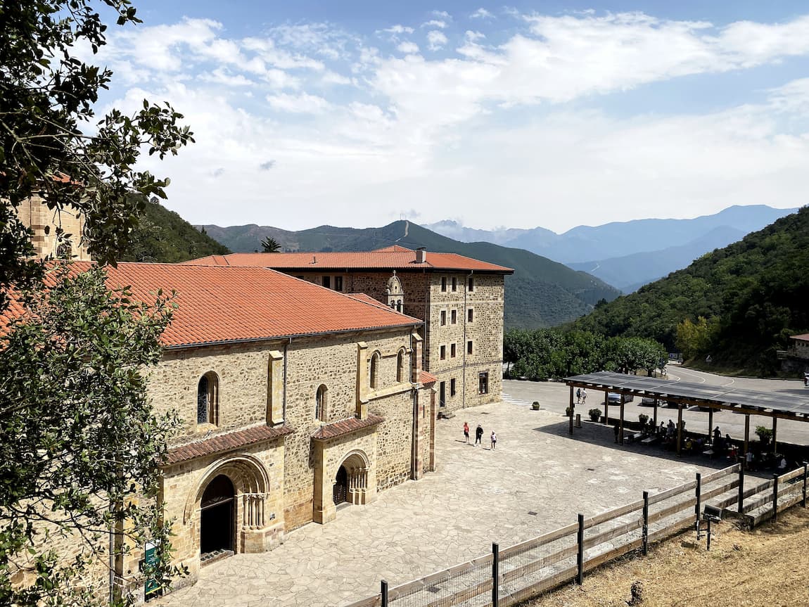 Espagne Parc des Pics d'Europe monastère de Santo Toribio de Liébana