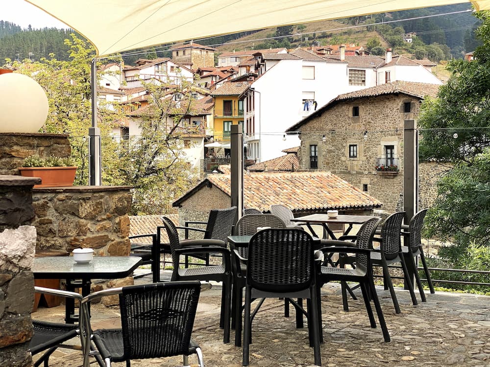 Espagne Potes dans le Parc des Pics d'Europe café