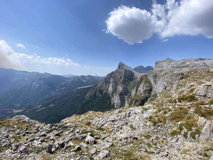 Les sommets du Parc des Pics d'Europe vue de l'arrivée du téléphérique