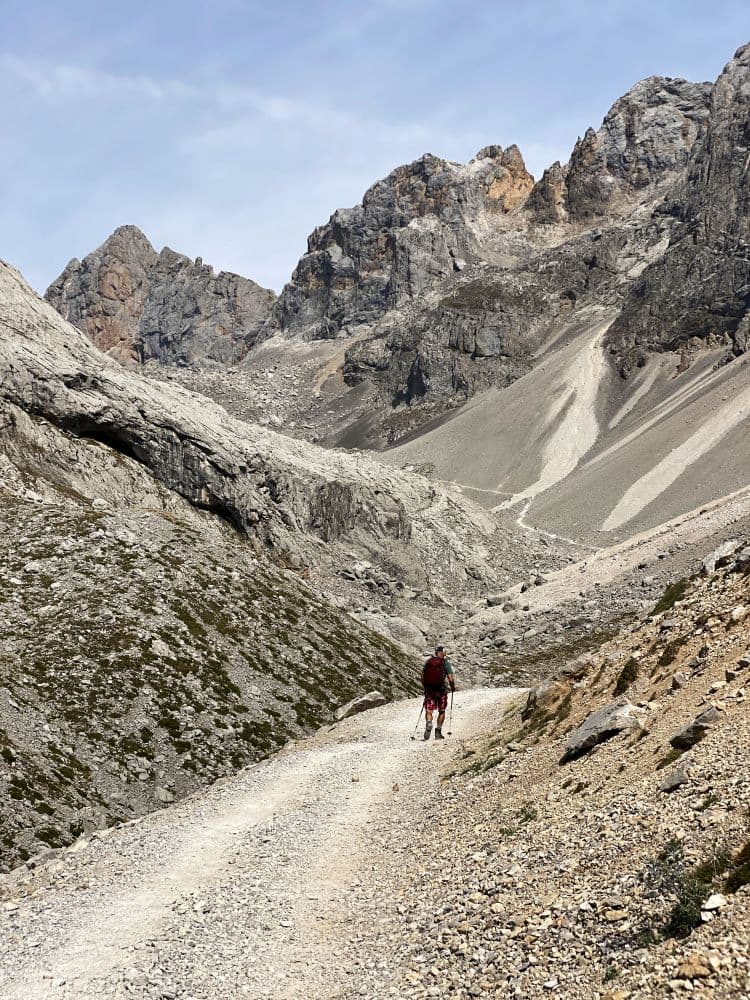 Espagne randonneur dans le Parc des Pics d'Europe 
