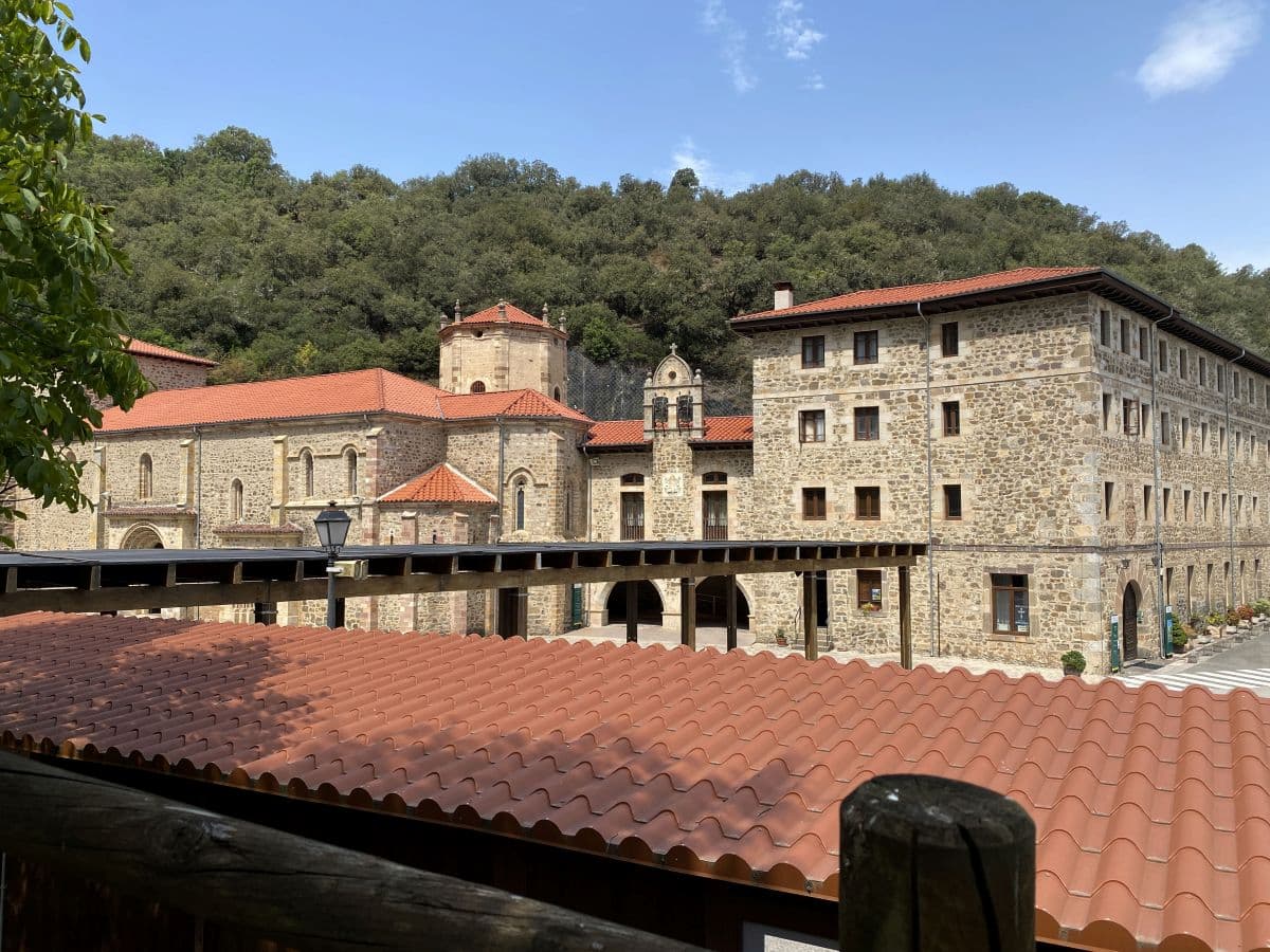 Espagne Parc des Pics d'Europe cloître du monastère de Santo Toribio de Liébana