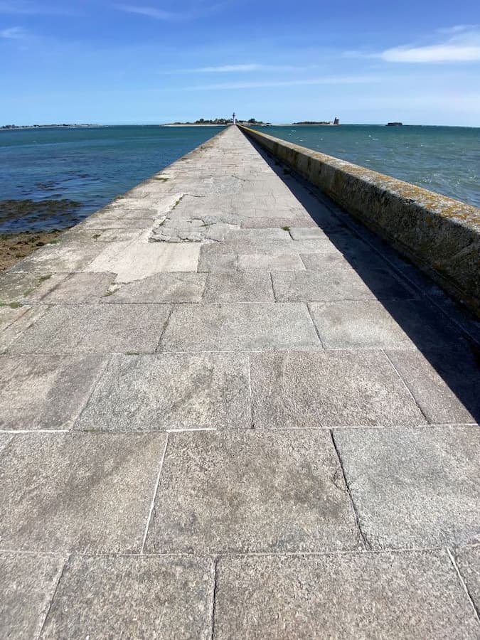Manche Digue de granit de Saint-Vaast-la-Hougue